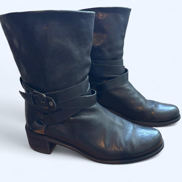 Stuart Weitzman Black Leather Heeled Boots. Size 7 - Picture 3 of 8